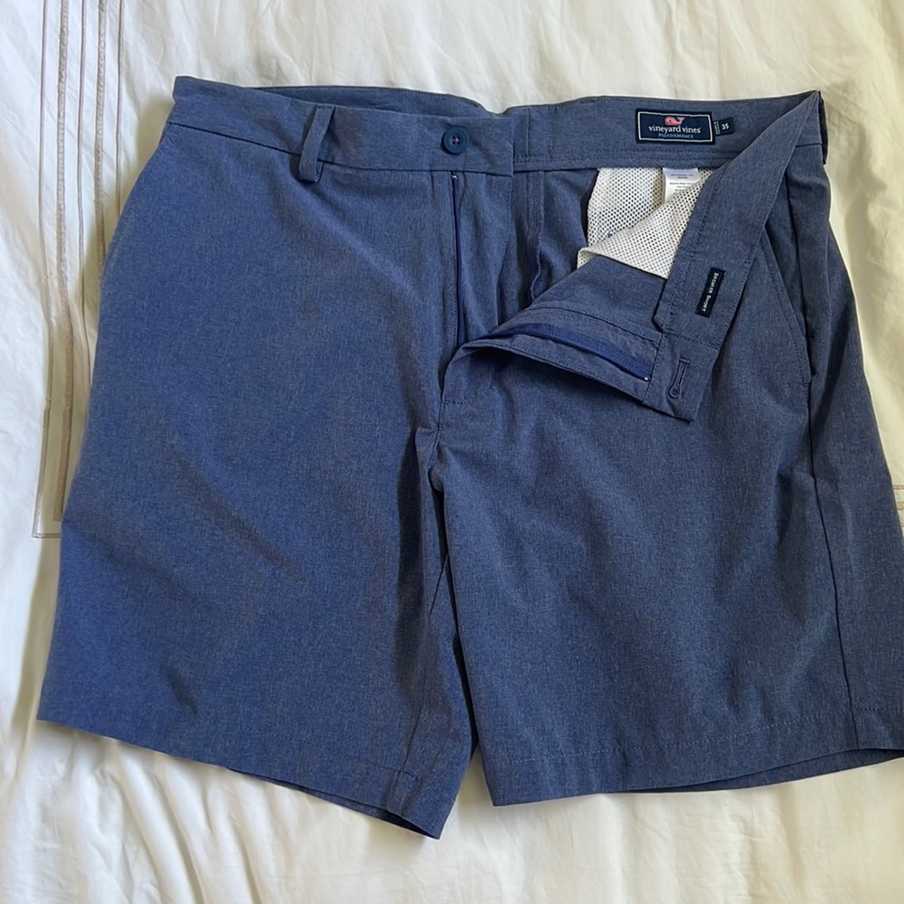 Vineyard vines breakers short. Size 35. Like new.